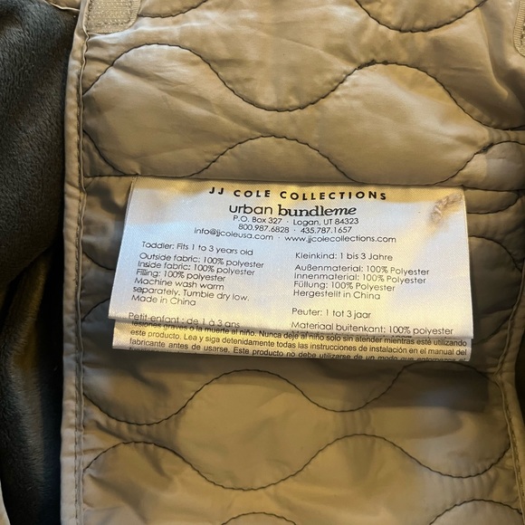 JJ Cole original bundle me Large Stroller blanket. Light grey - Picture 6 of 6